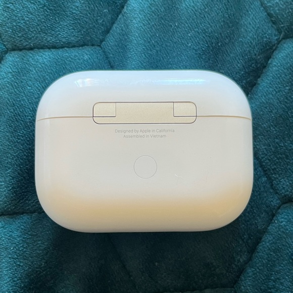 Replacement- Apple AirPod Pro Charging CASE ONLY- 1st gen, model A2190 - Picture 2 of 8